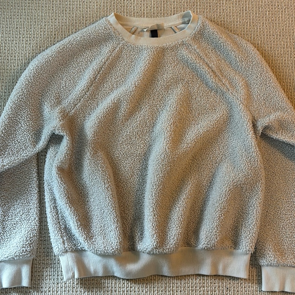 Small Universal Thread Fuzzy Crewneck